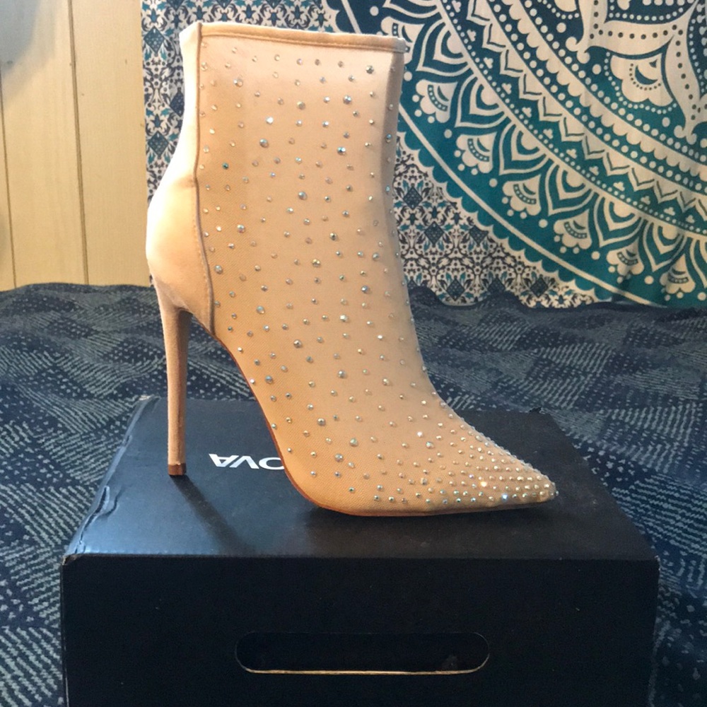 BNWT Nude Sparkle Boots Size 8